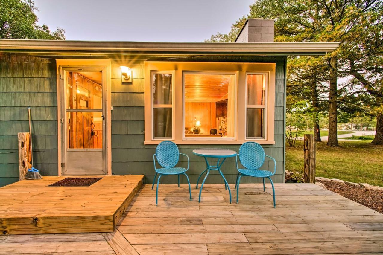 East Tawas Cabin With Deck, Backyard And Fire Pit! Exterior foto