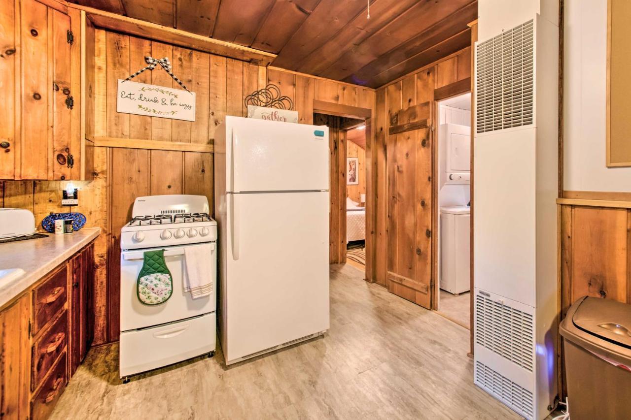 East Tawas Cabin With Deck, Backyard And Fire Pit! Exterior foto