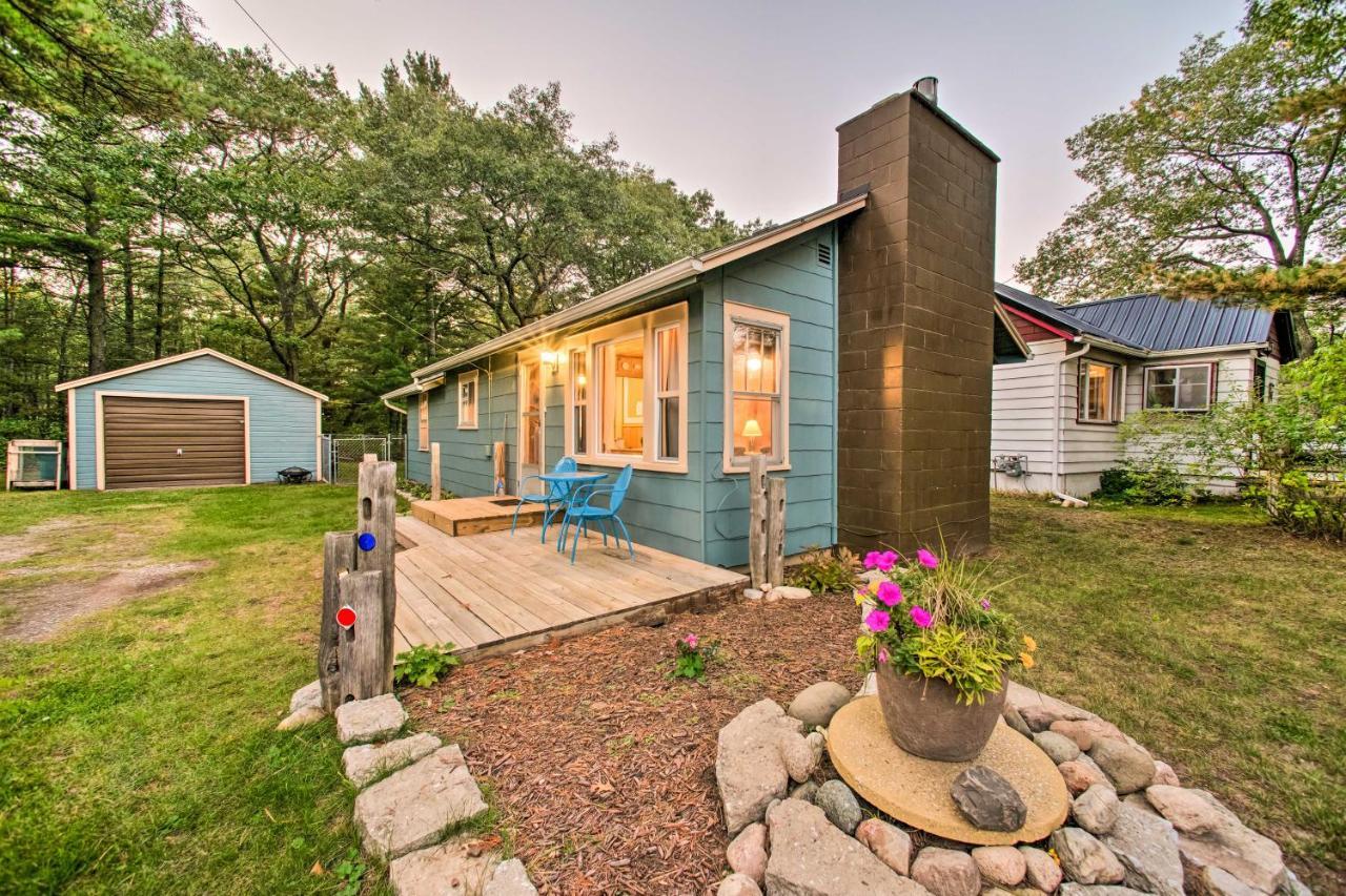 East Tawas Cabin With Deck, Backyard And Fire Pit! Exterior foto
