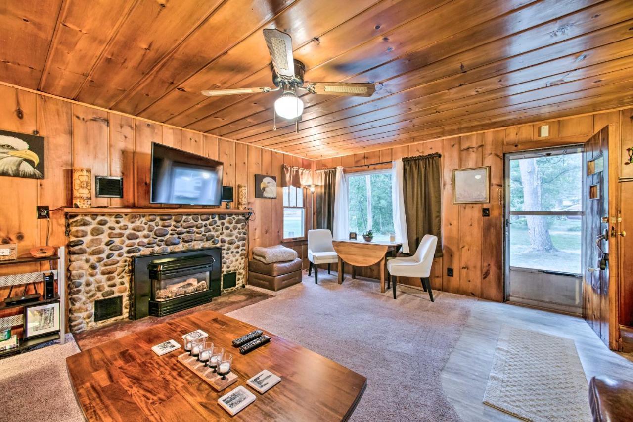 East Tawas Cabin With Deck, Backyard And Fire Pit! Exterior foto