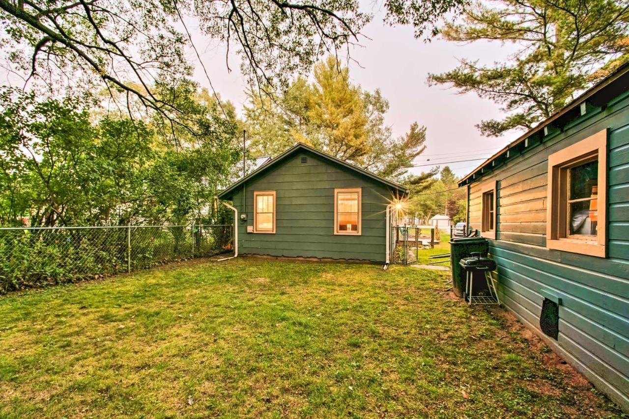 East Tawas Cabin With Deck, Backyard And Fire Pit! Exterior foto