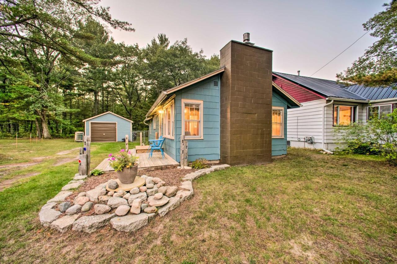 East Tawas Cabin With Deck, Backyard And Fire Pit! Exterior foto